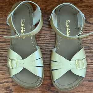 Gold Classic Salt Water Sandals - Kid size 1